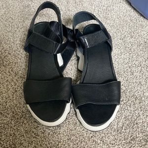 Black Sorel sandals size 8!